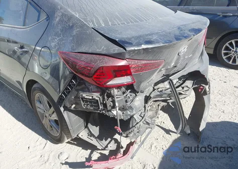 2020 Hyundai Elantra Value Edition z USA, uszkodzony, nr VIN 5NPD84LF5LH595761